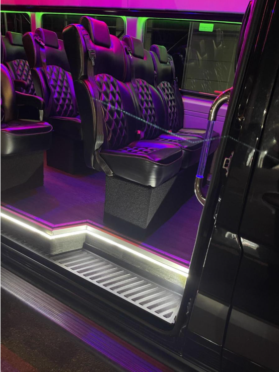 Black Executive Mercedes sprinter - Photo 4