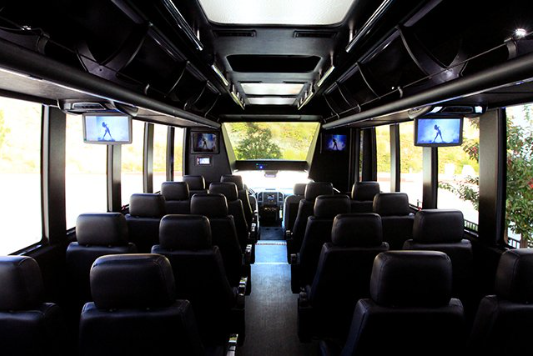 Ford F550 Shuttle Bus - Photo 3