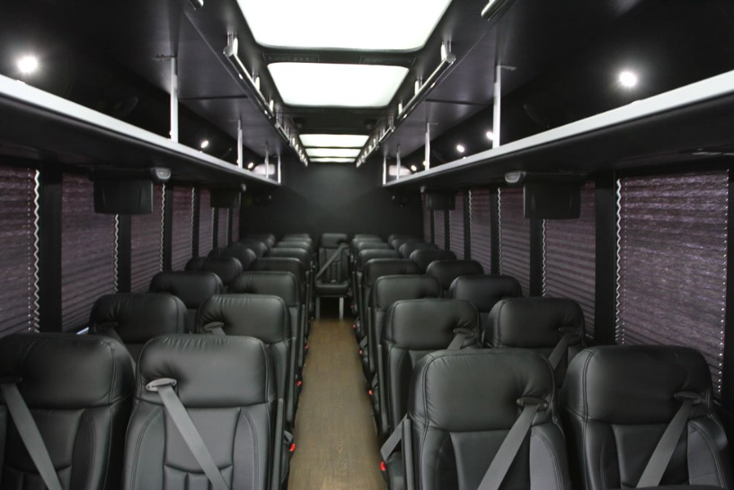 Ford REAR-WINDOW Shuttle - Photo 2