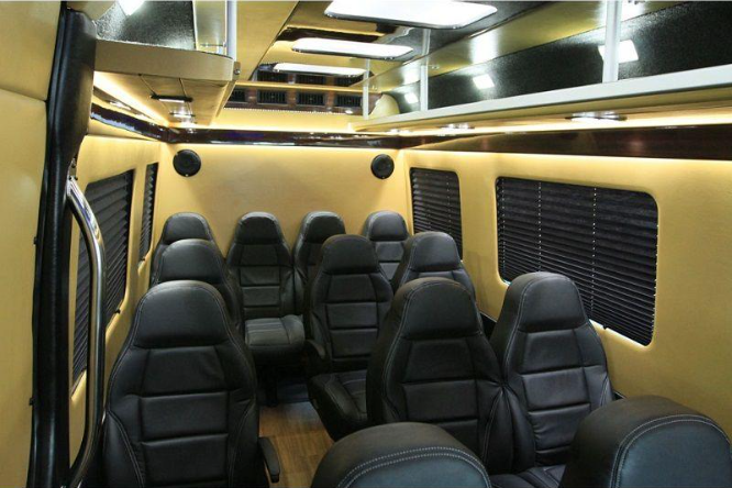 Mercedes Sprinter Executive Van - Photo 4