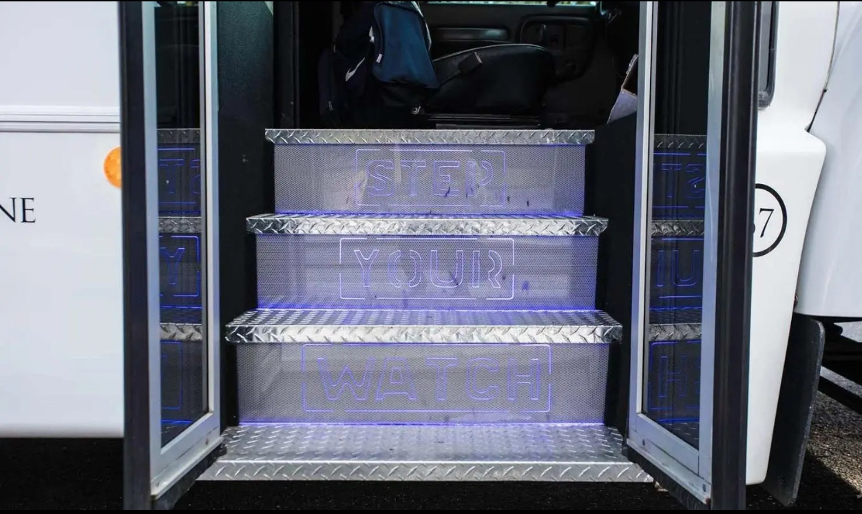 Amelia Party Bus - Photo 11