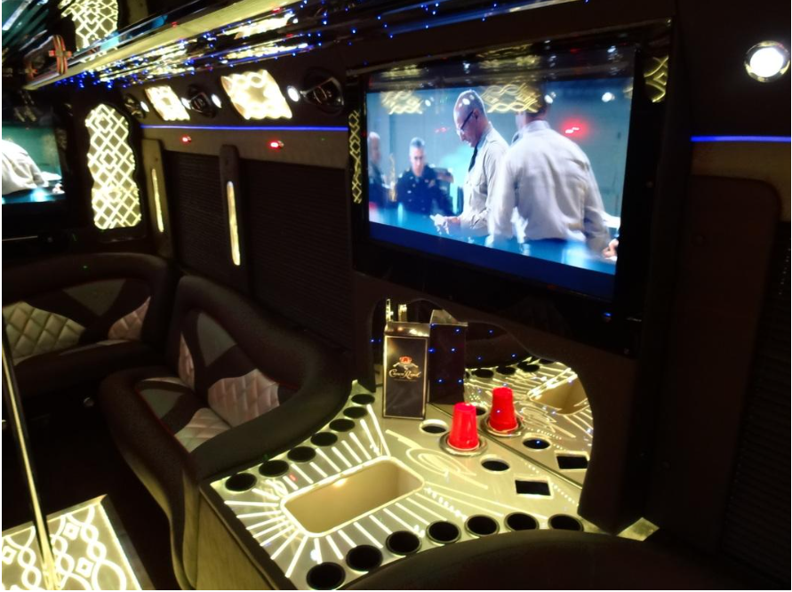 Club on wheels party bus - Photo 3