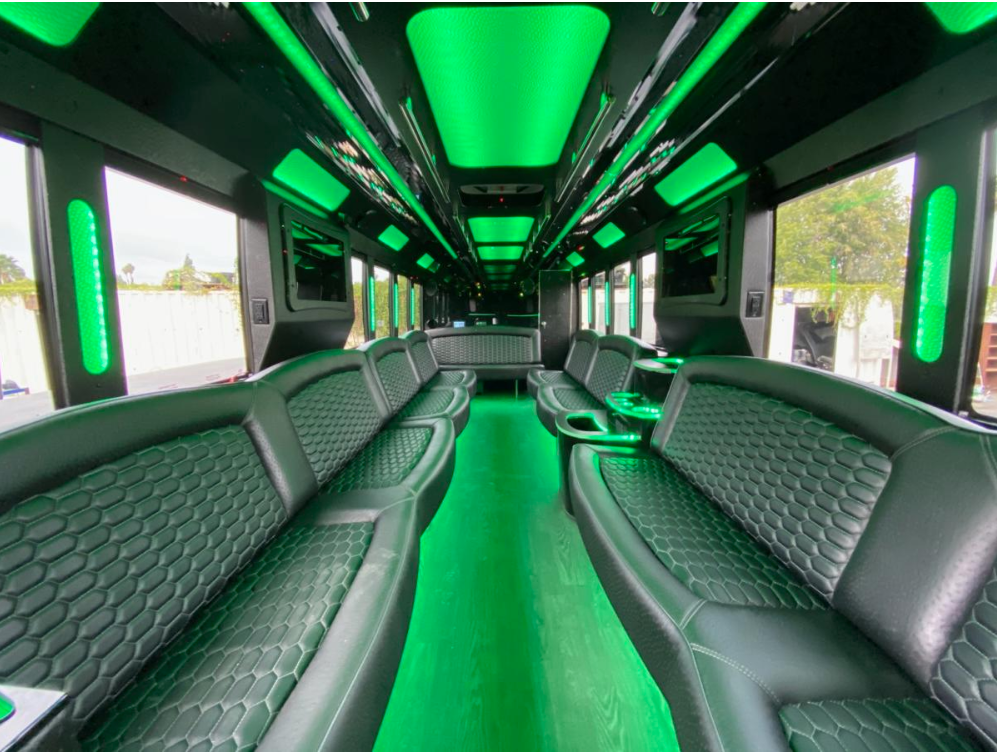 The Tiffany Party Bus - Photo 2