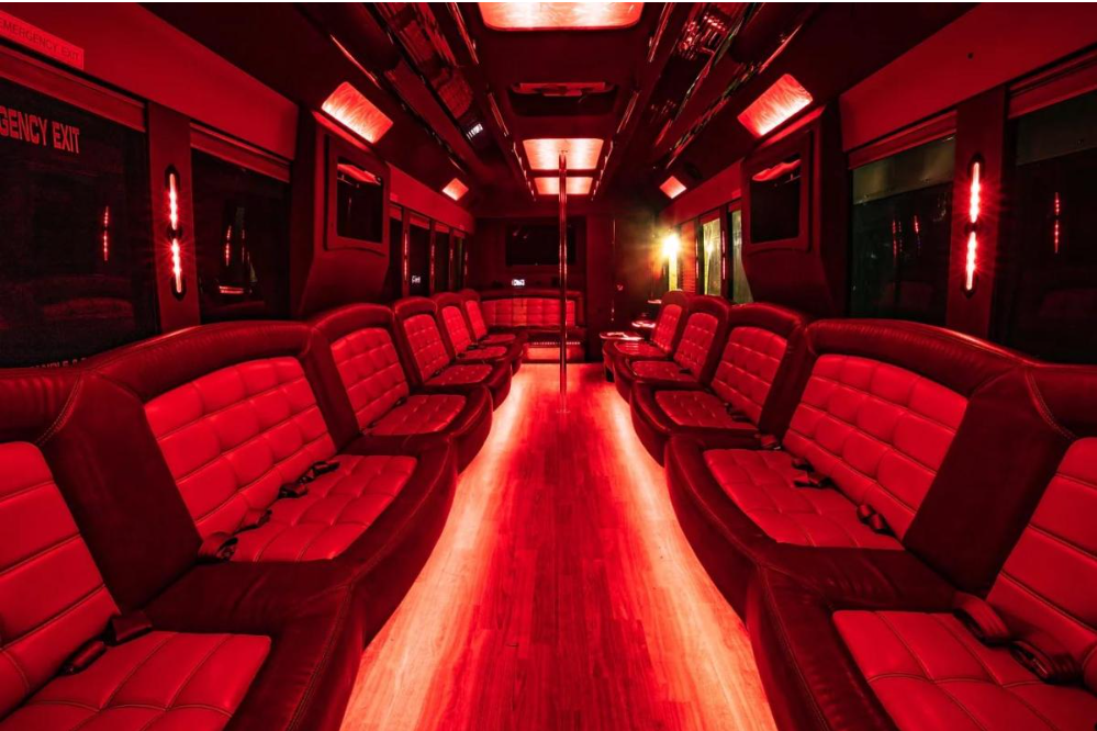 White Tiffany party bus - Photo 2