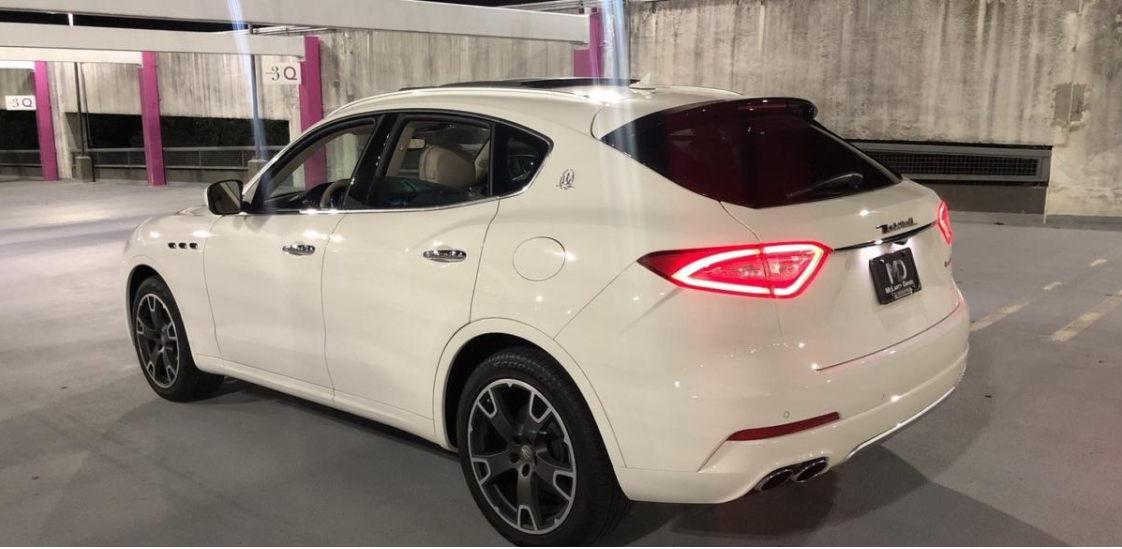 Audi A8 L Sedan 2-pass 3 bags - Photo 3