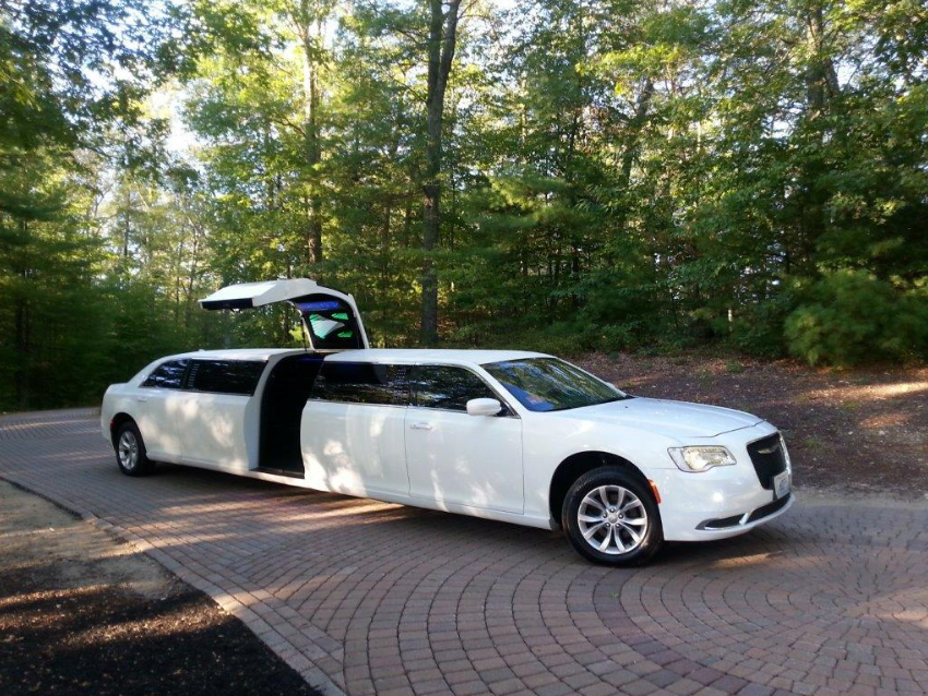 Chrysler 300 white jet doors